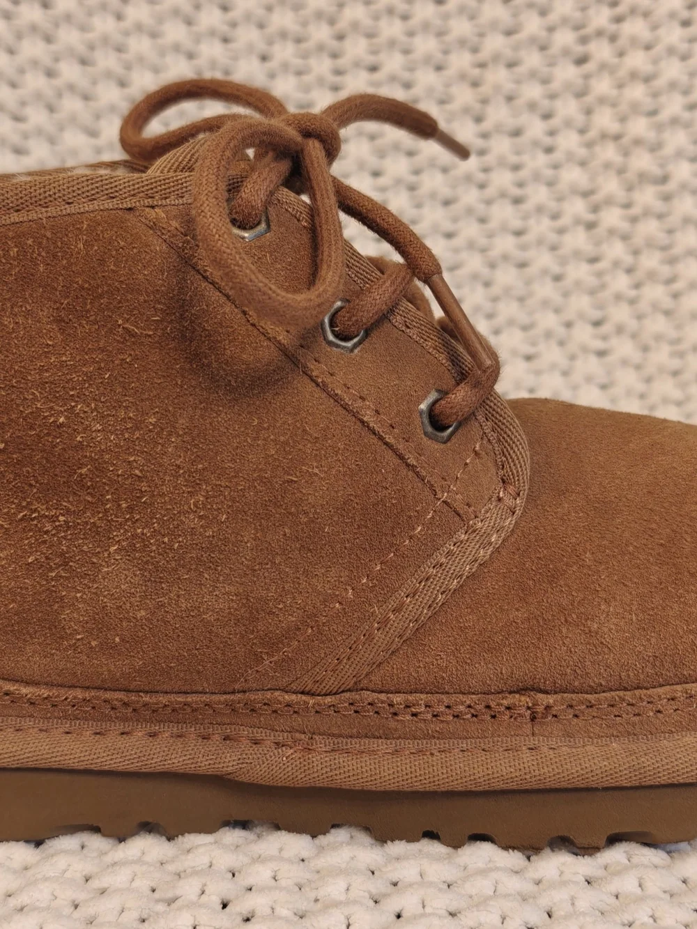 UGG Men's Neumel Suede Lace Up Chukka Boots in Chestnut - Sz 7